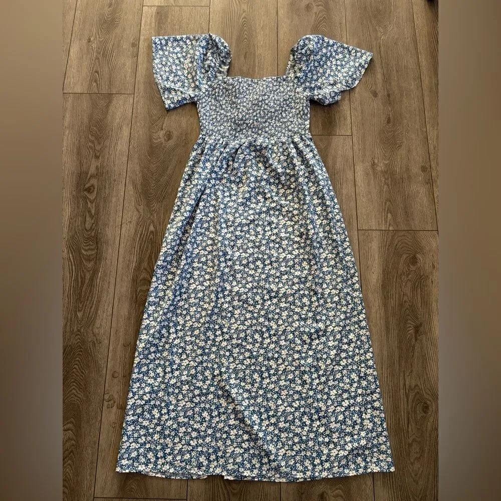 Used woman’s maxi dress in good condition